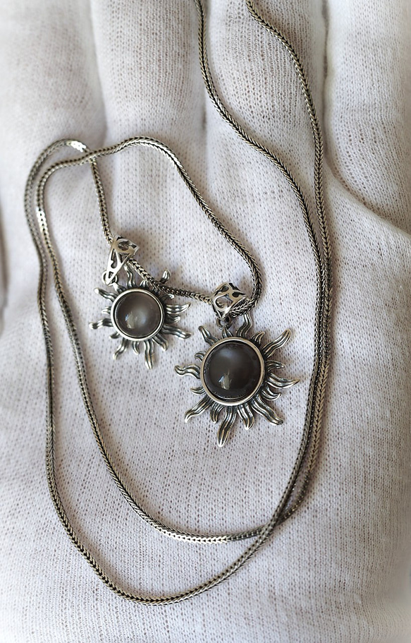 ネックレス　ハンドメイド　シルバー　ムーンストーン　剣と盾　ファンタジー3way ネックレス ハンドメイド シルバー ムーンストーン 剣と盾