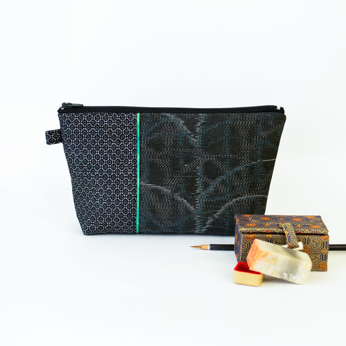 B-103大島紬着物リメイクポーチ/男大島×緑ライン黒系大島 その他素材