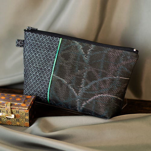 着物リメイクポーチ B-103大島紬着物リメイクポーチ/男大島×緑ライン黒系大島 その他素材