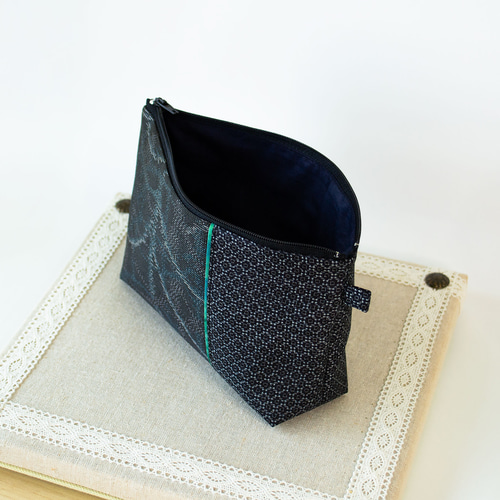 B-103大島紬着物リメイクポーチ/男大島×緑ライン黒系大島 その他素材