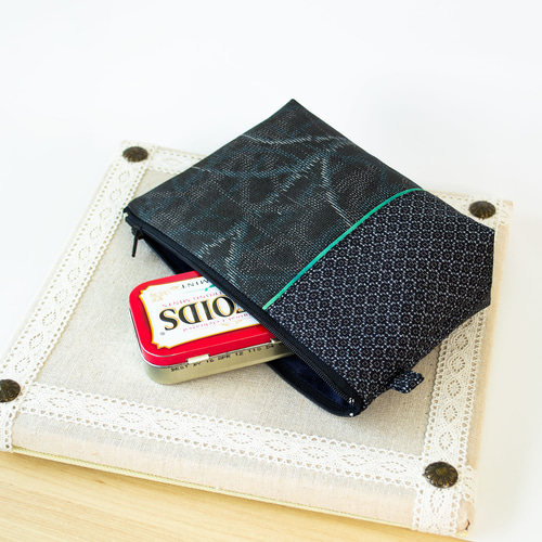 B-103大島紬着物リメイクポーチ/男大島×緑ライン黒系大島 その他素材