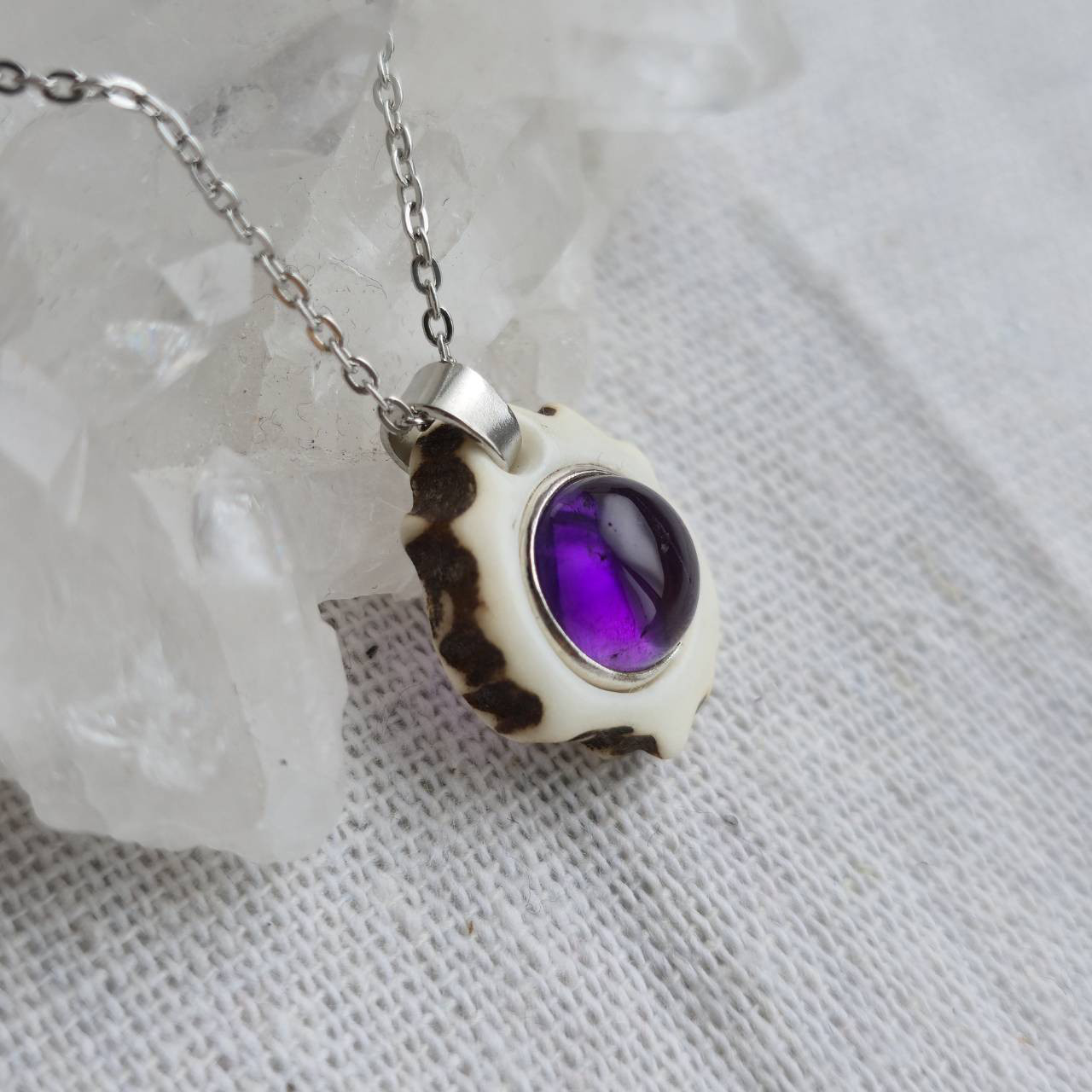 鹿の角 アメジストのネックレス