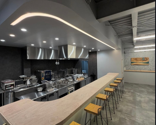 新作色イス座面高さ600〜730程度に下に荷物カゴ置ける ハイカウンター