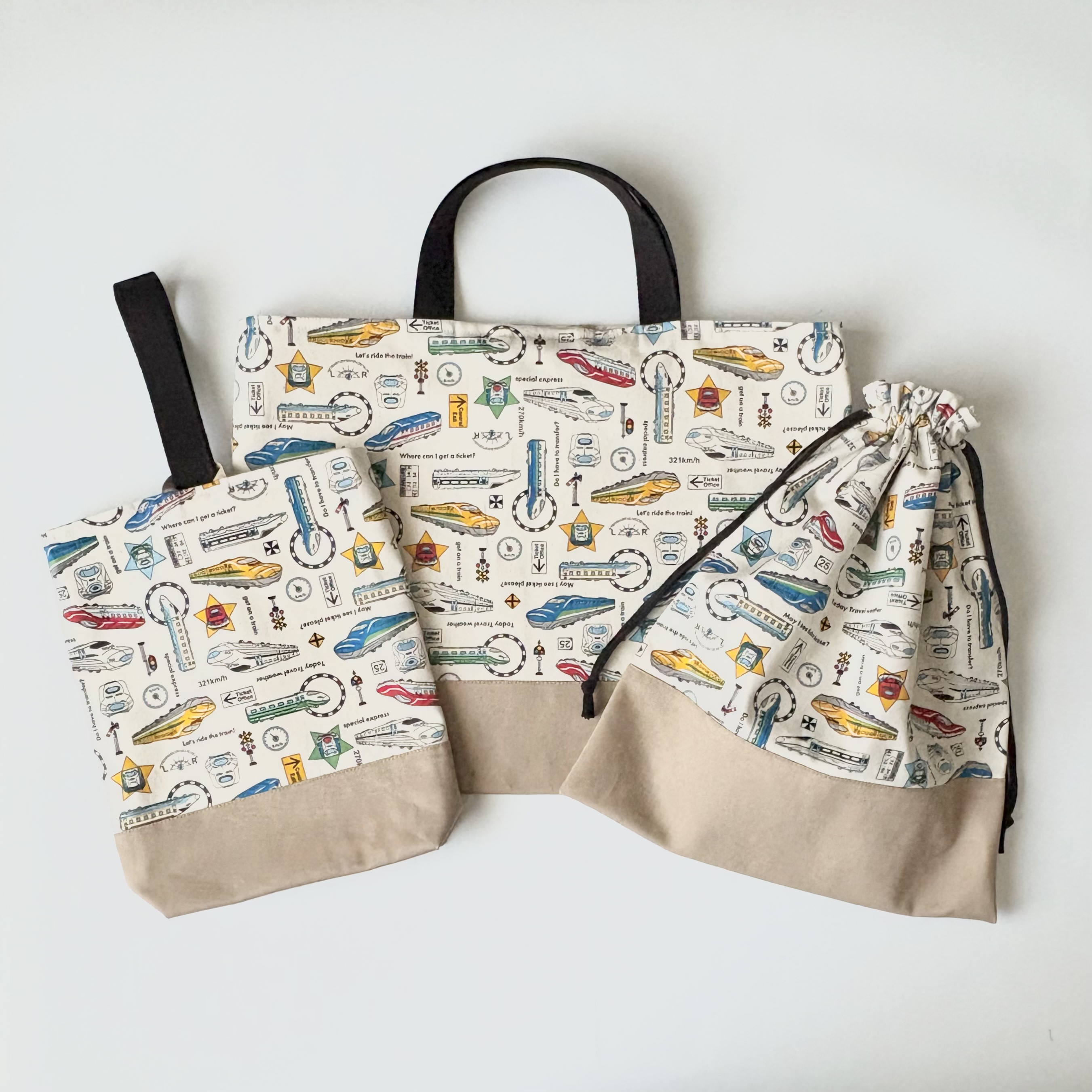 新幹線 レッスンバッグ上履き袋 巾着袋 入園・入学グッズ 【送料無料】3点セット 電車 ベージュ