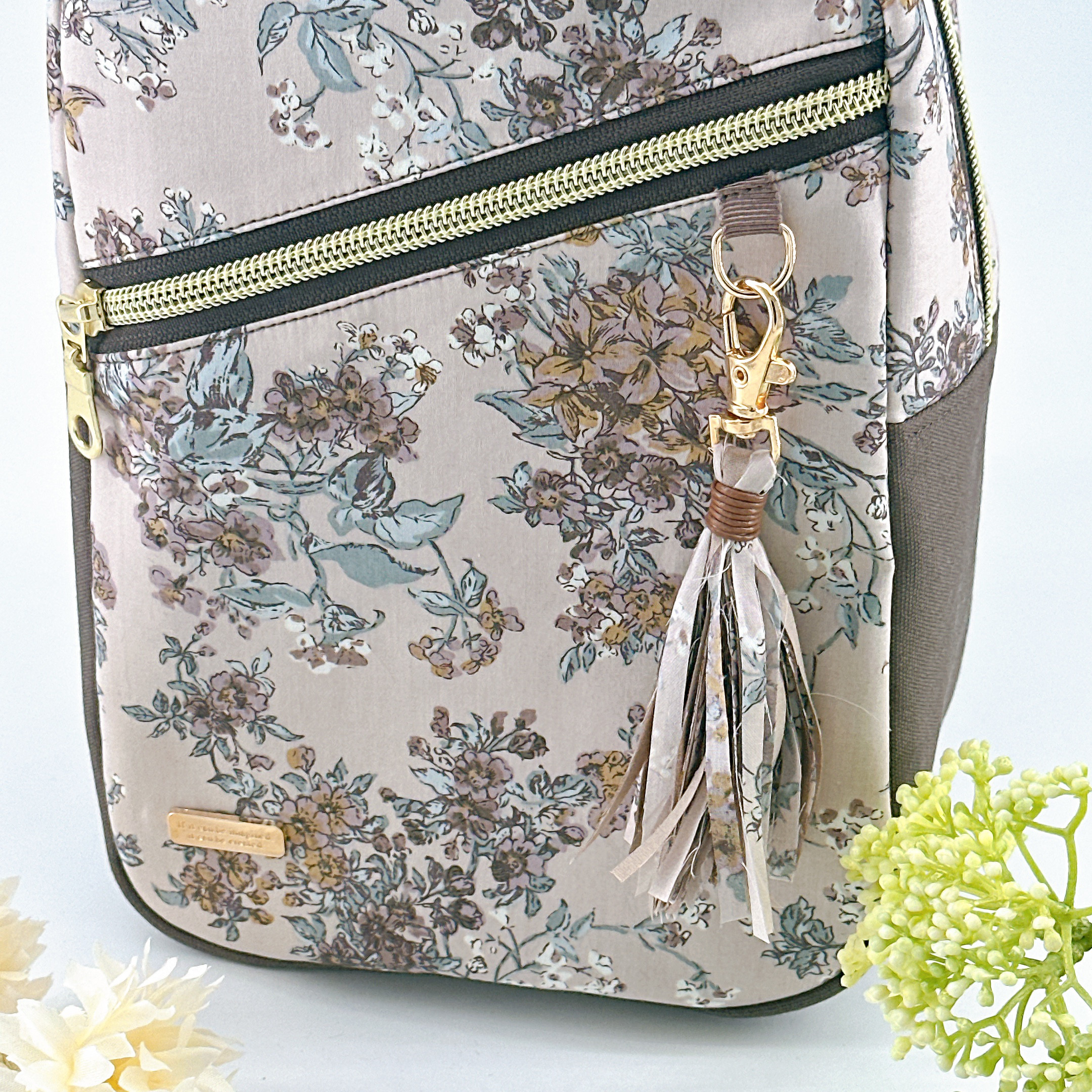 リバティ生地使用☆華やかボディバッグ☆両手フリーでお出かけ快適