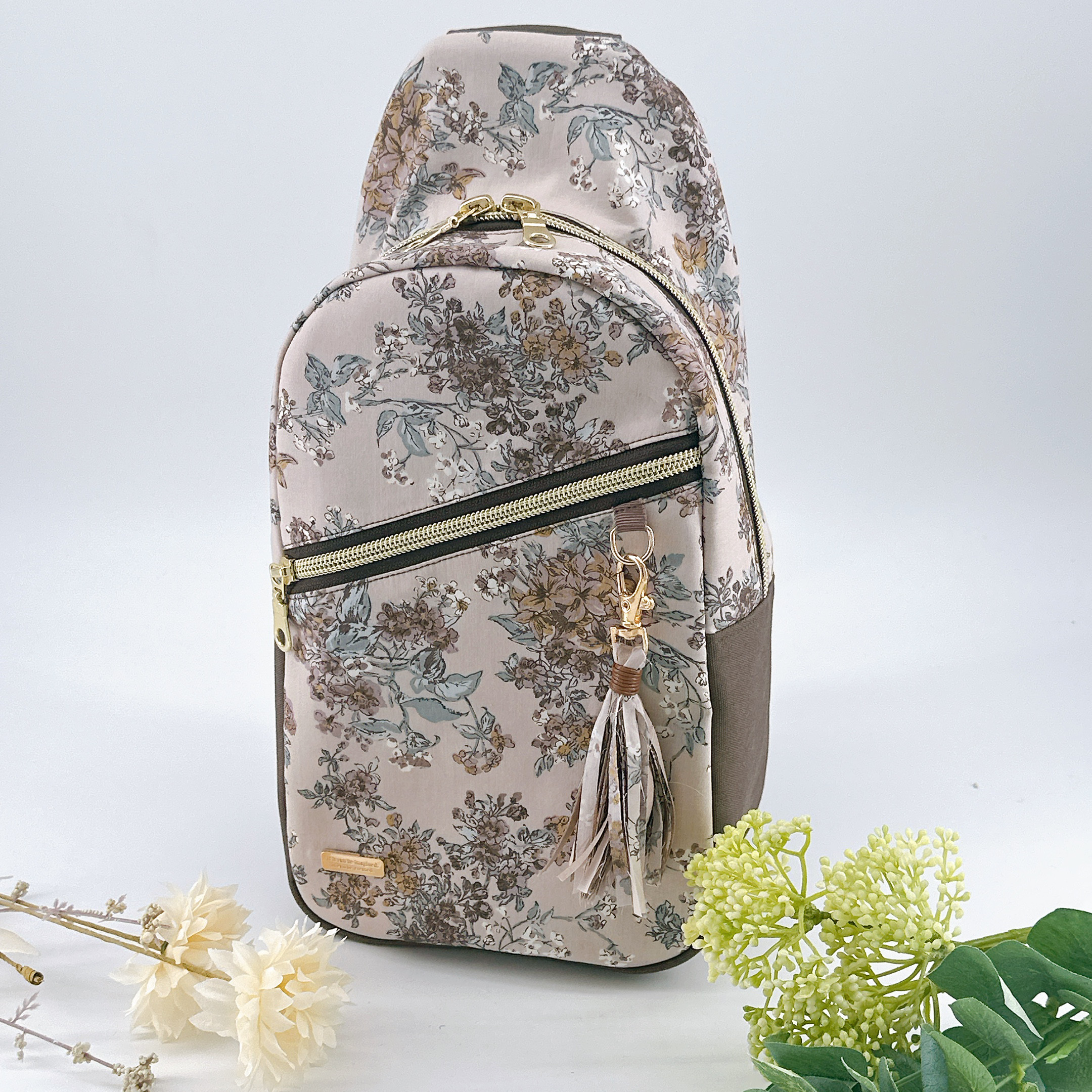 リバティ生地使用☆華やかボディバッグ☆両手フリーでお出かけ快適