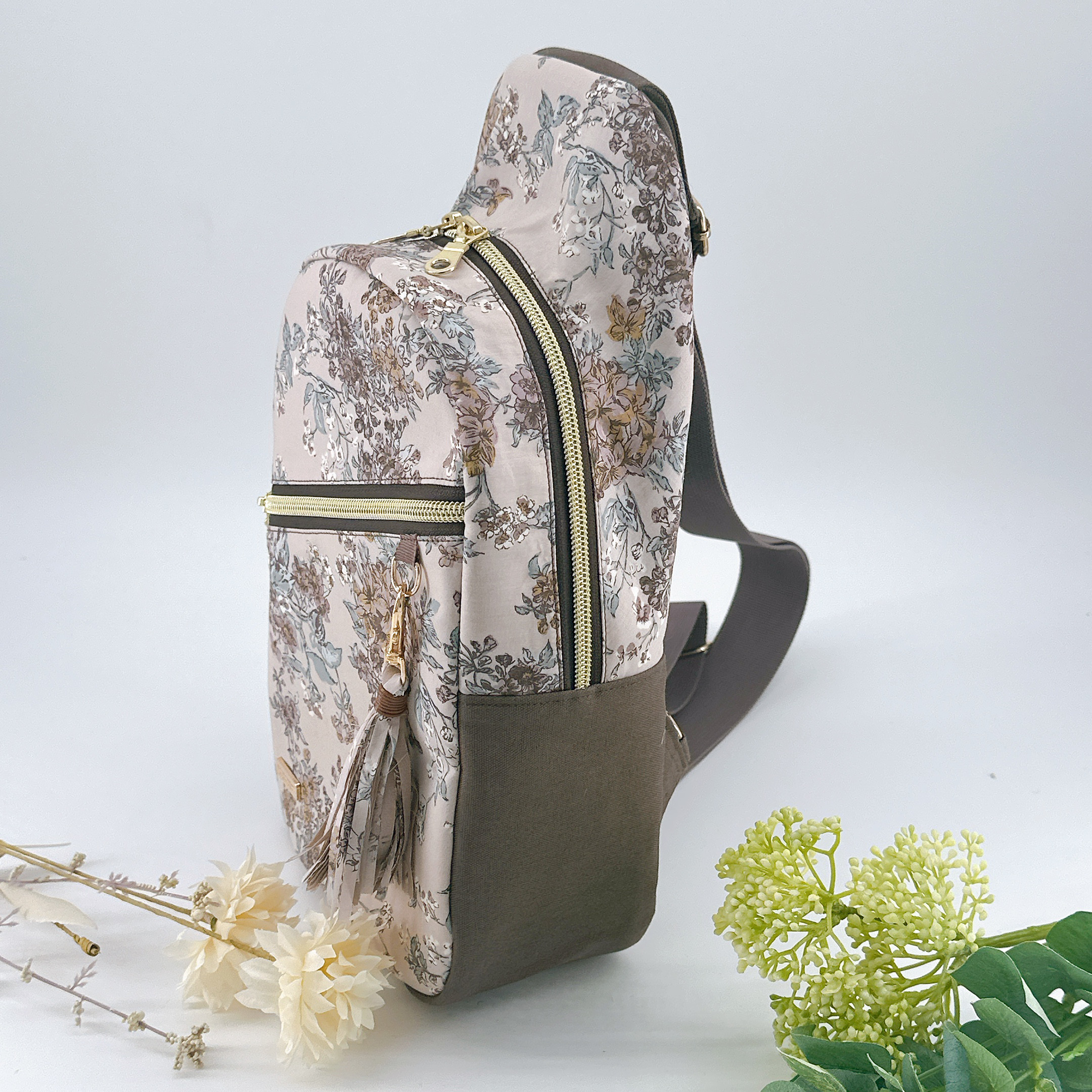リバティ生地使用☆華やかボディバッグ☆両手フリーでお出かけ快適