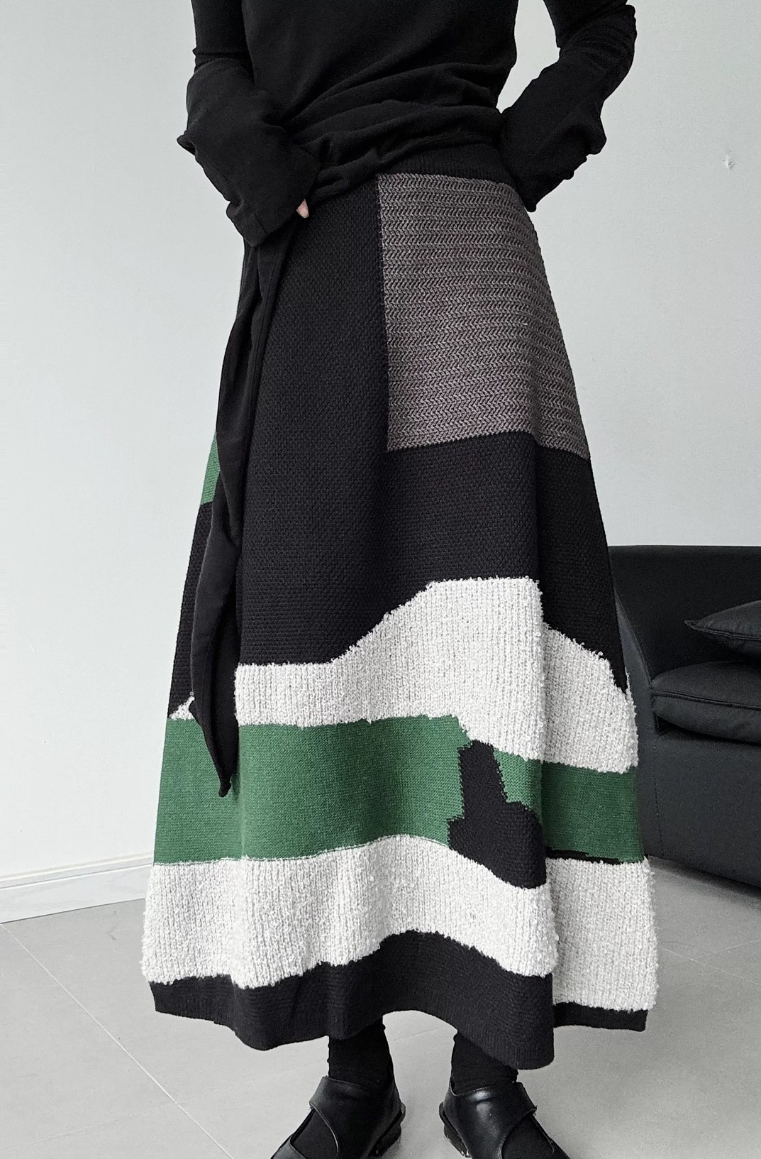 冬コーデのセンスを高める個性派モードな1枚☆アクリルニットスカート