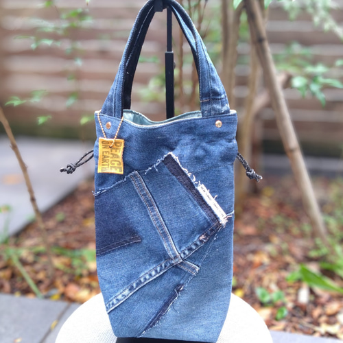 №818【DENIM✖️巾着バッグ⚮̈】デニムリメイクサブバッグ/ミニバッグ