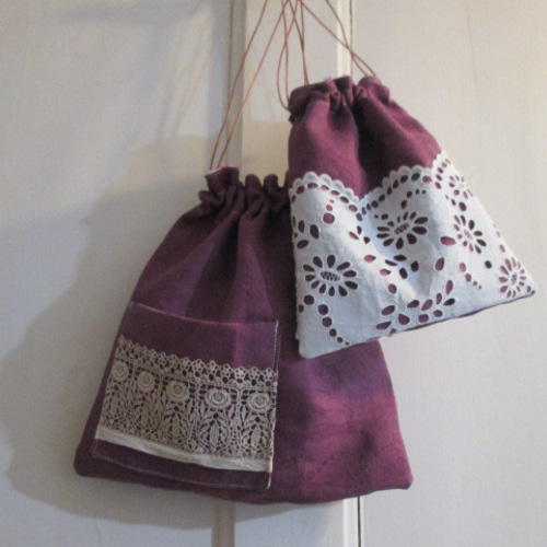 アンティーク後染めダマスク織りイニシャル刺繍と手刺繍レースの