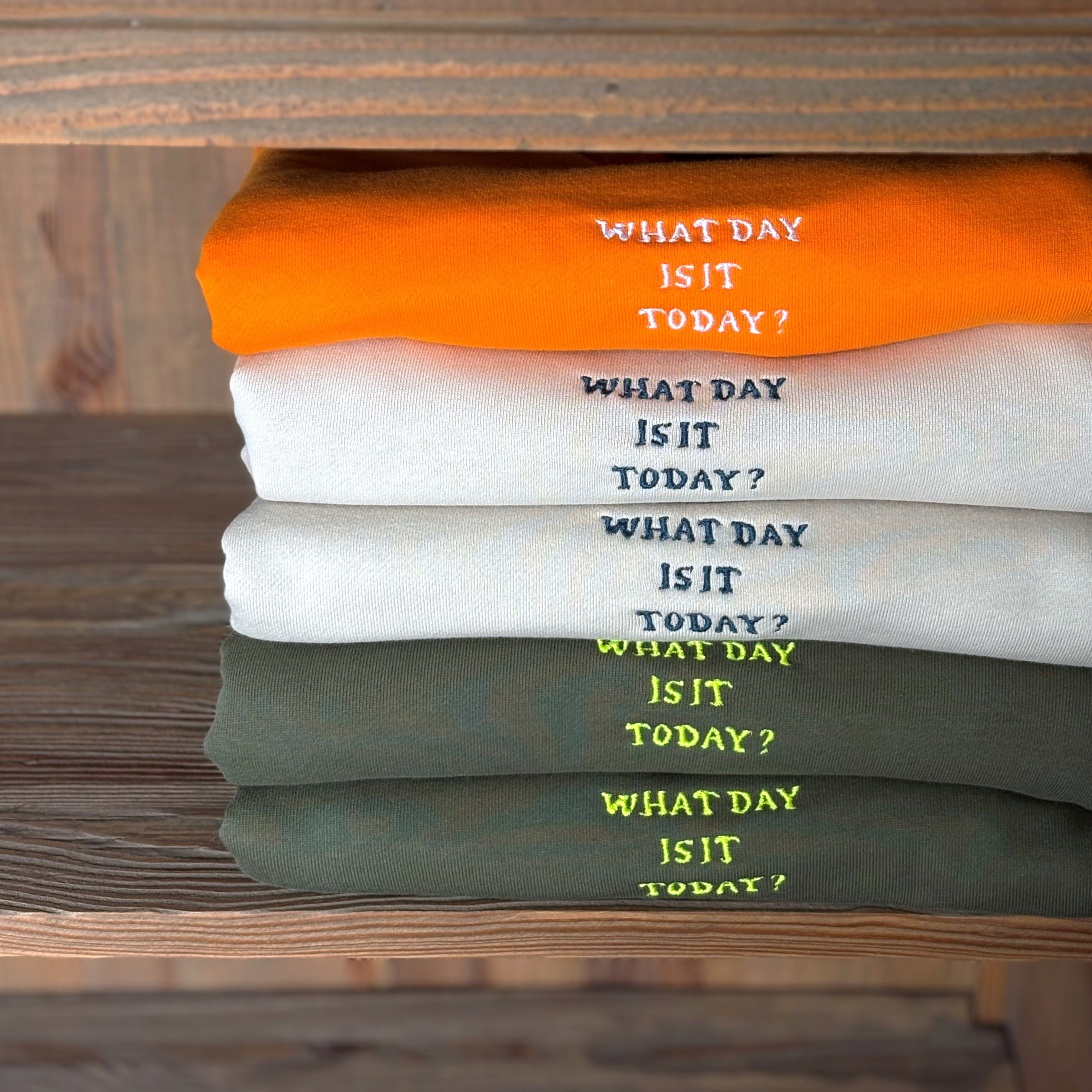 「今日は何曜日だっけ？」ライトスウェット（オレンジ ・ベージュ・ライトオリーブ）【在庫限り】