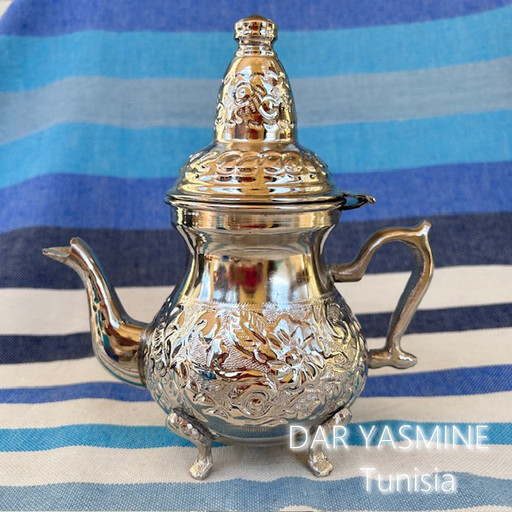 職人さんが叩いて絵柄を彫った真鍮製　1点もの　優雅になびく　ティーポット36