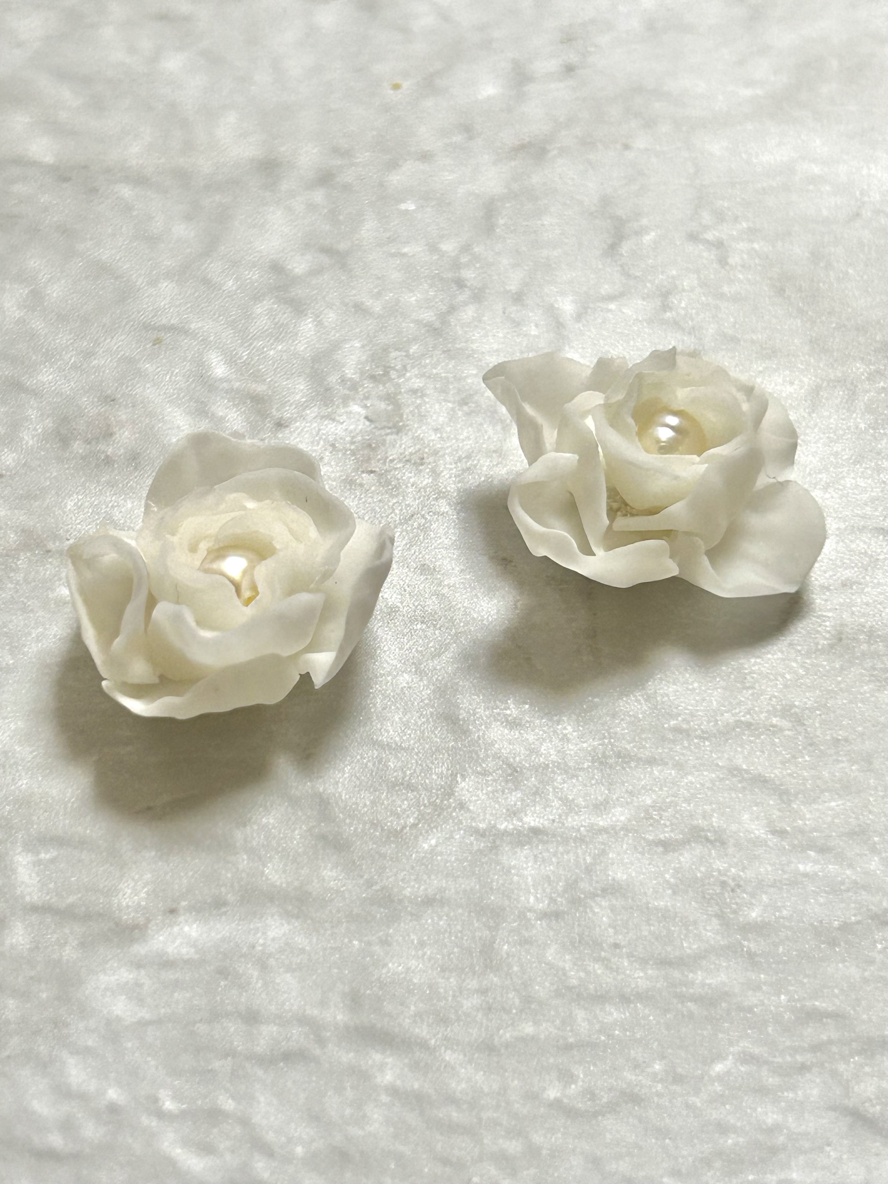 Layers of Petals ピアス 樹脂クレイ×淡水パール