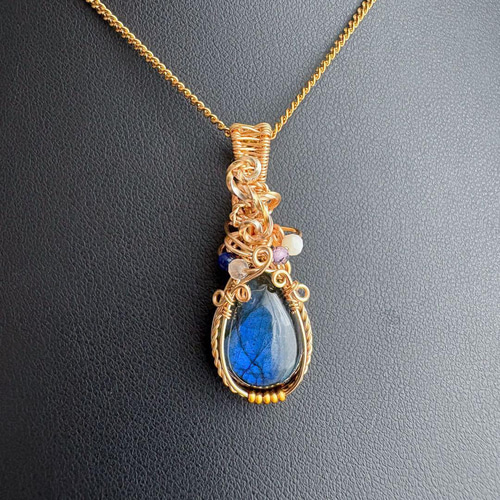 ブルーラブラドライト ペンダントトップ ワイヤーラッピング 天然石