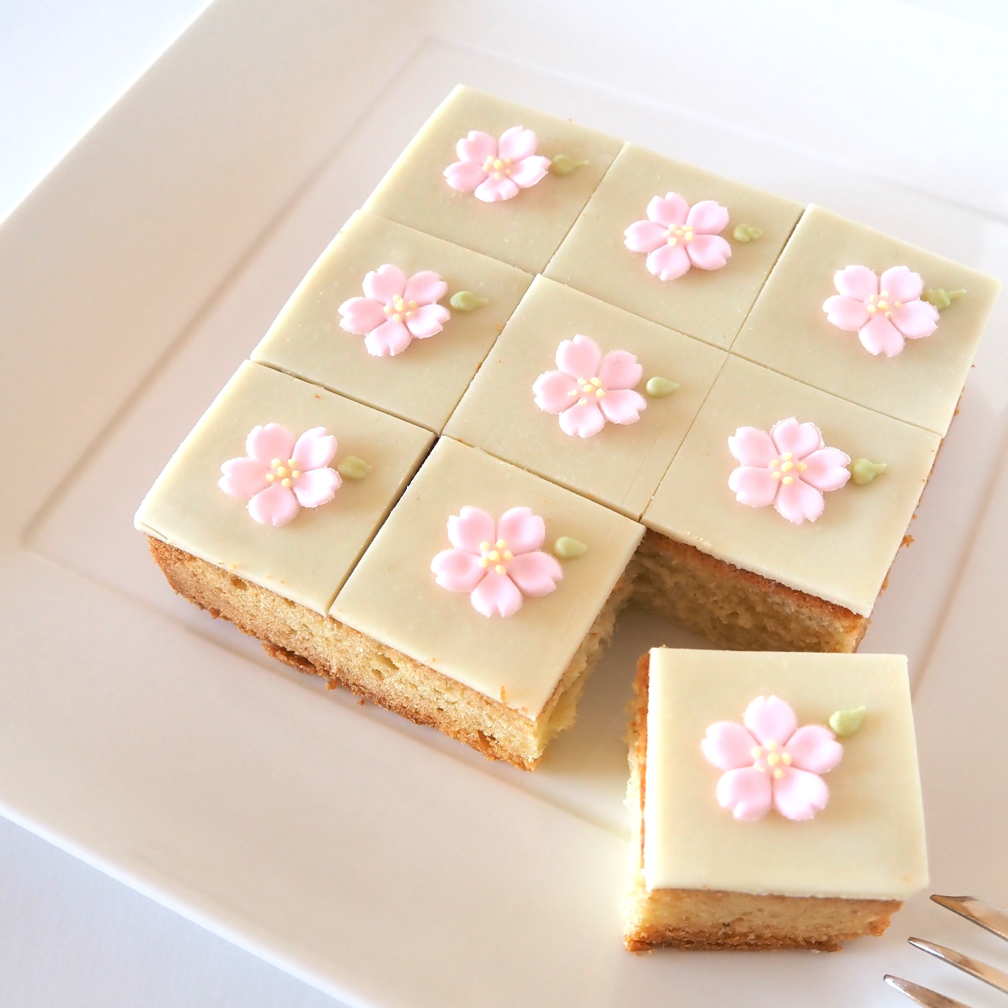 ケーキ缶ができました　桜のケーキ