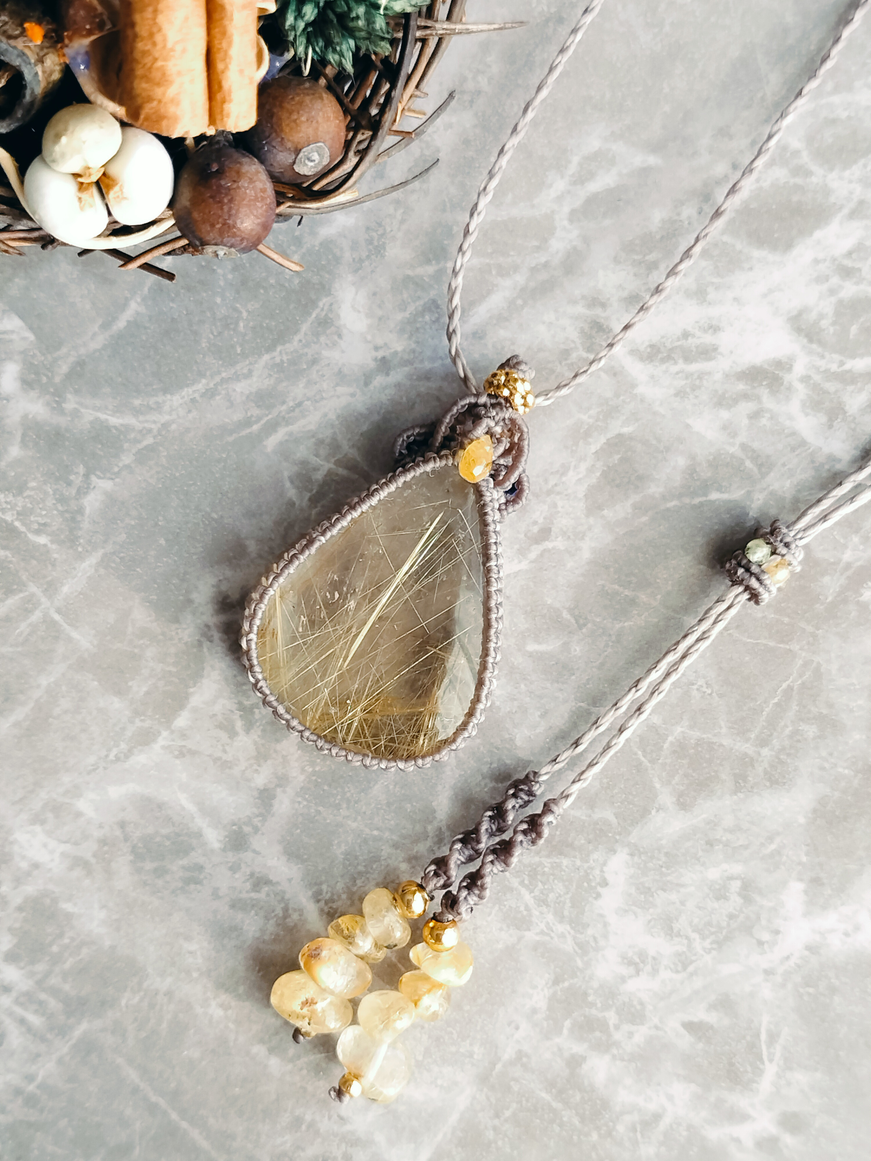 ゴールデンルチルクォーツマクラメネックレス【水精の紡ぎ