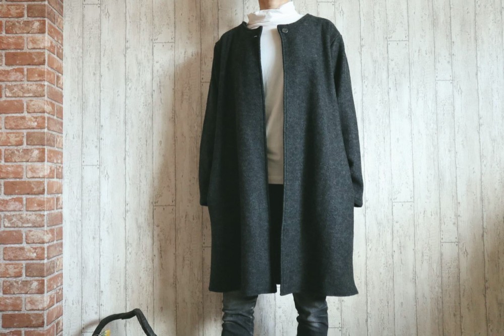 【新春セール￥19,800→￥9,800】M～２L　圧縮ストレッチウール100　ボレロコート　チャコール　選べるファー