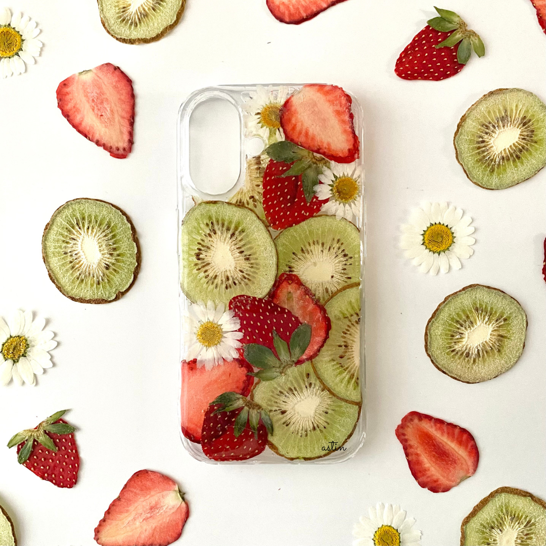 97a.キウイといちご のスマホケース 4,884円
