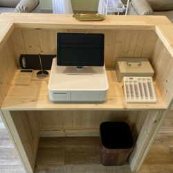 1枚板で作成　レジカウンター　受付カウンター 2枚目の画像