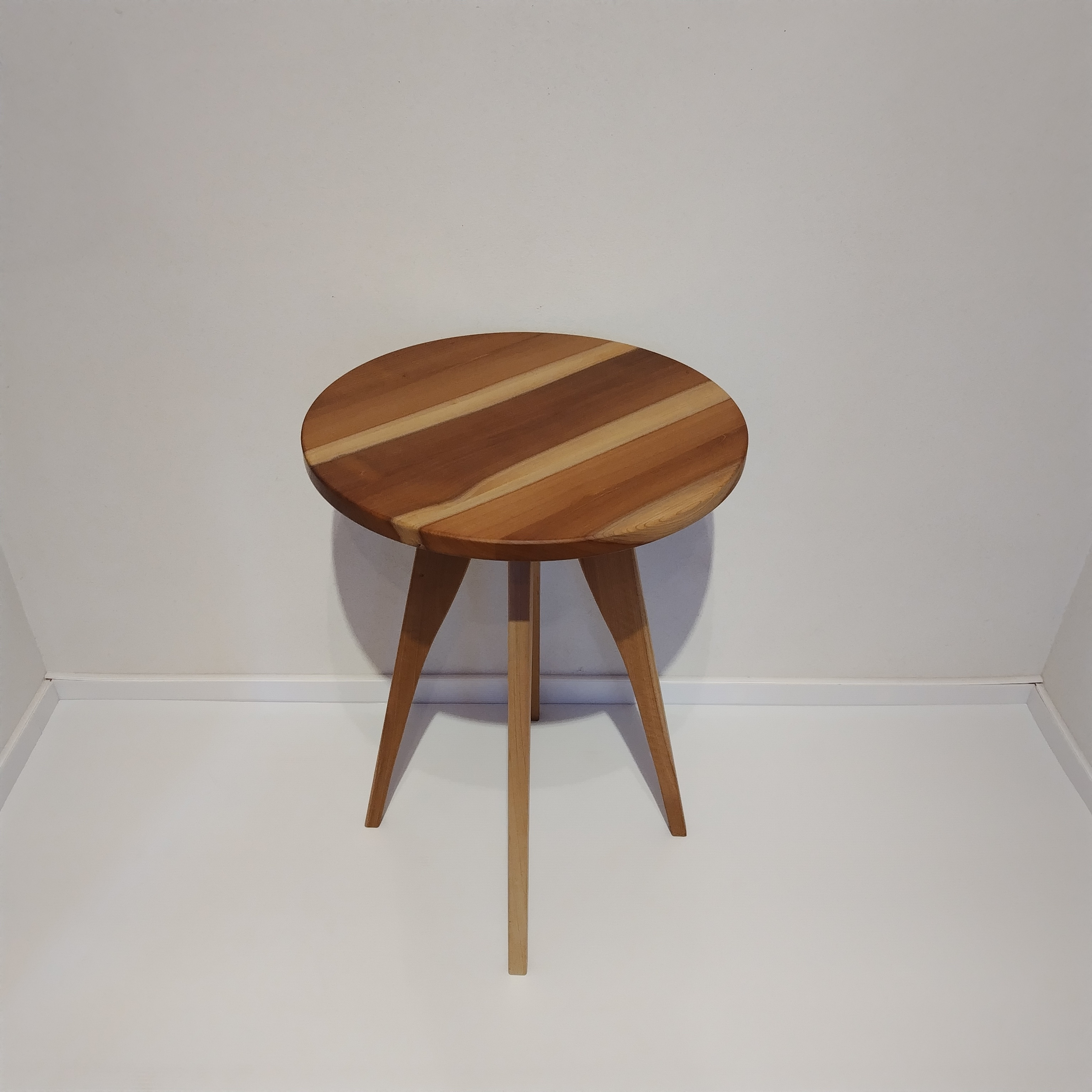 直径0㎝のラウンドテーブル（円卓）【現品】～ホオノキ（朴の木）･高さ70㎝～