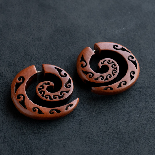 送料無料】ウッドカービングピアス 101 Wave 木製ピアス 金属