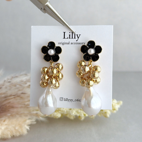 ブラックビーズ刺繍フラワー ゴールドリング　2wayピアス　イヤリング ブラックビーズ刺繍フラワー ゴールドリング 2wayピアス イヤリング