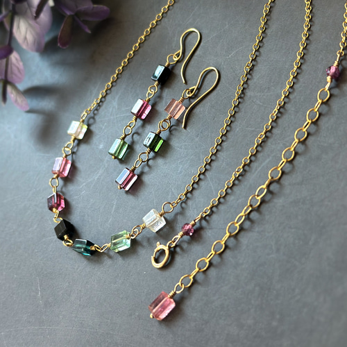 マルチカラートルマリンのピアス＆ネックレスセット／イヤリング