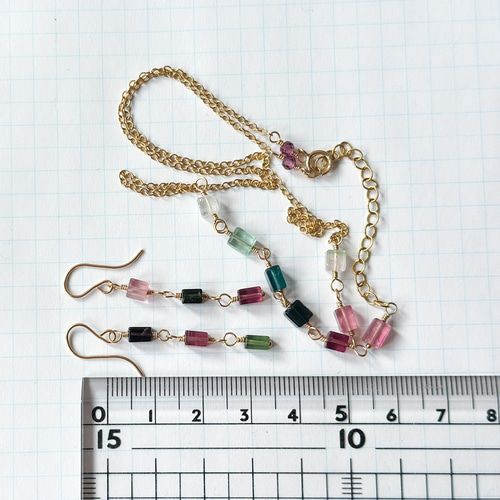 マルチカラートルマリンのピアス＆ネックレスセット／イヤリング