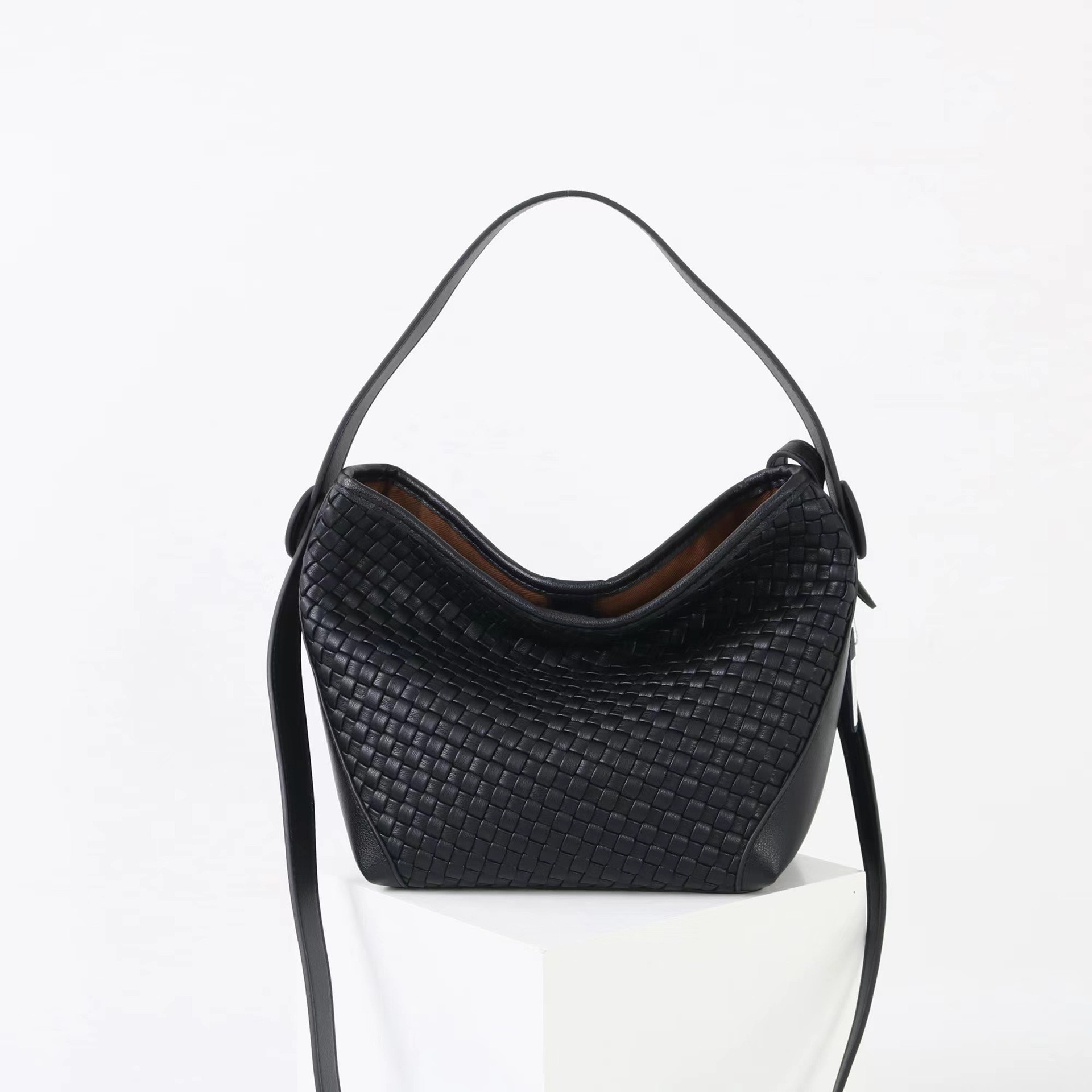 編み込みデザインが映える 本革ミニトート｜2WAYで使えるコンパクトバッグ