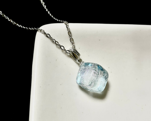 新春セール】 ガラスネックレス 氷のきらめき キューブ ガラス