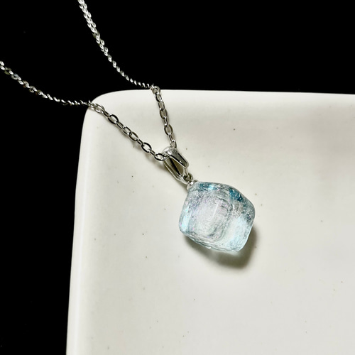 古代ガラスネックレス　ガラスネックレス　ネックレス　古代ガラス　NO 1 新春セール】 ガラスネックレス 氷のきらめき キューブ ガラス