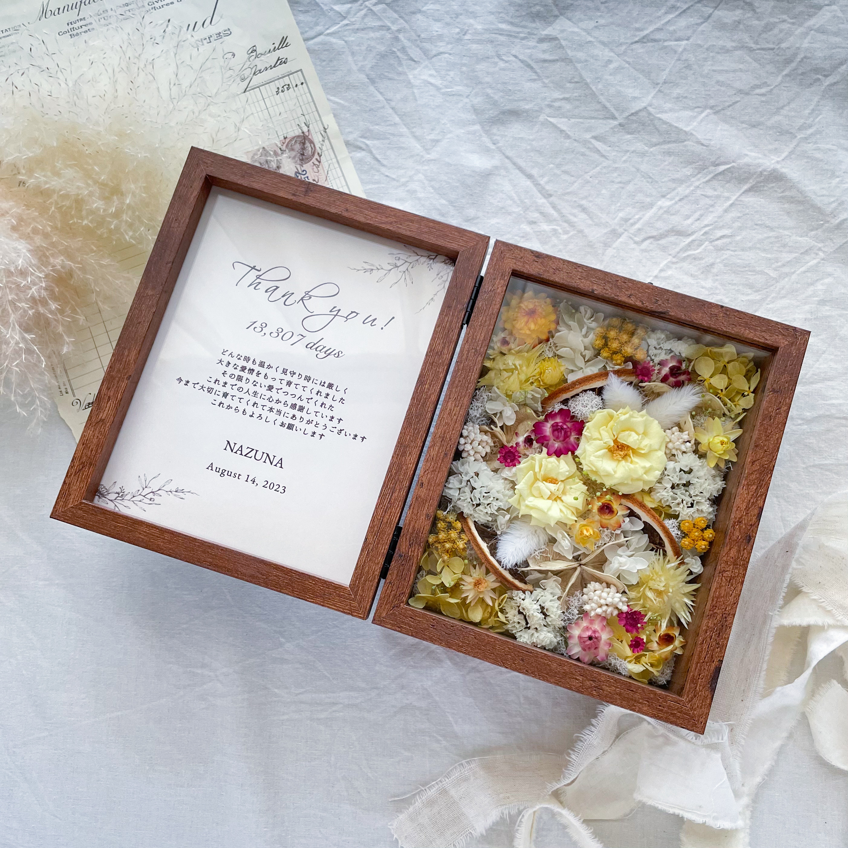 【両親贈呈品・写真入れOK】思い出に残るお花のフォトボックス（イエロー）　誕生日祝い　結婚祝い　子育て感謝状