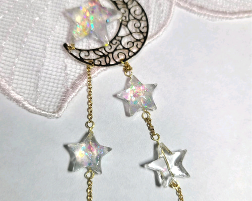 三日月 星 オーロラ 長め レジン 揺れる イヤリング -選べる3つの夜空