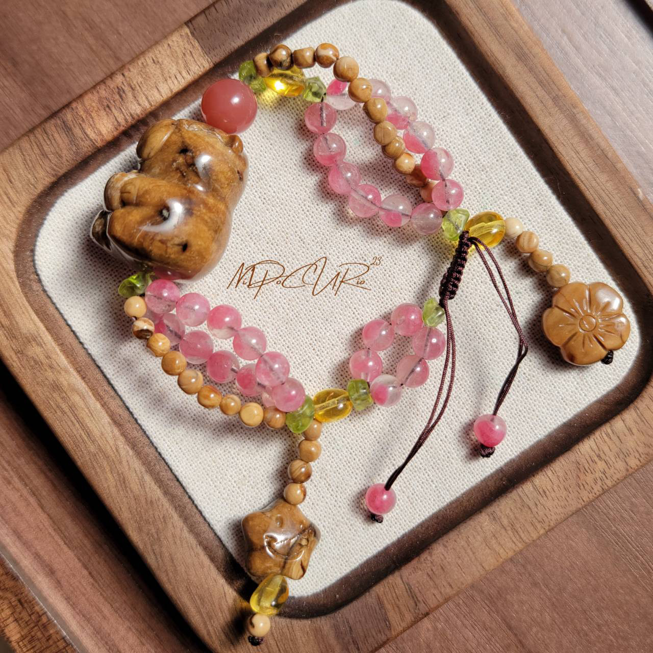 希少⩥ 桜雨のカピバラのレイジーブレスレット｜ビルマ産琥珀、ルートアンバー、ペリドット、ゴールデンアンバー、桜雨ロードナイト、天