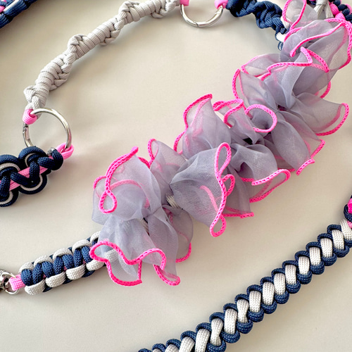 大人可愛いフリルリボンのパラコードショルダーストラップ ネイビー