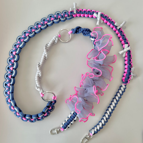 大人可愛いフリルリボンのパラコードショルダーストラップ ネイビー