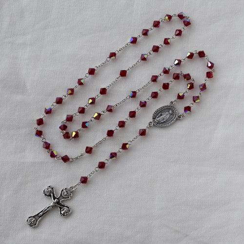 マザーオブパールのケースとガーネット色のロザリオ 十字架/K145 マザーオブパールのケースとガーネット色のロザリオ 十字架/K145