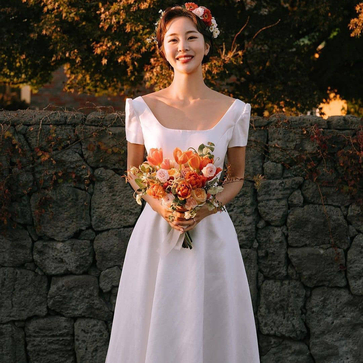 高級感 白 黒 半袖 サテン ウェディングドレス シンプル 韓国風 結婚式 花嫁 演奏会 誕生日 前撮り HL989