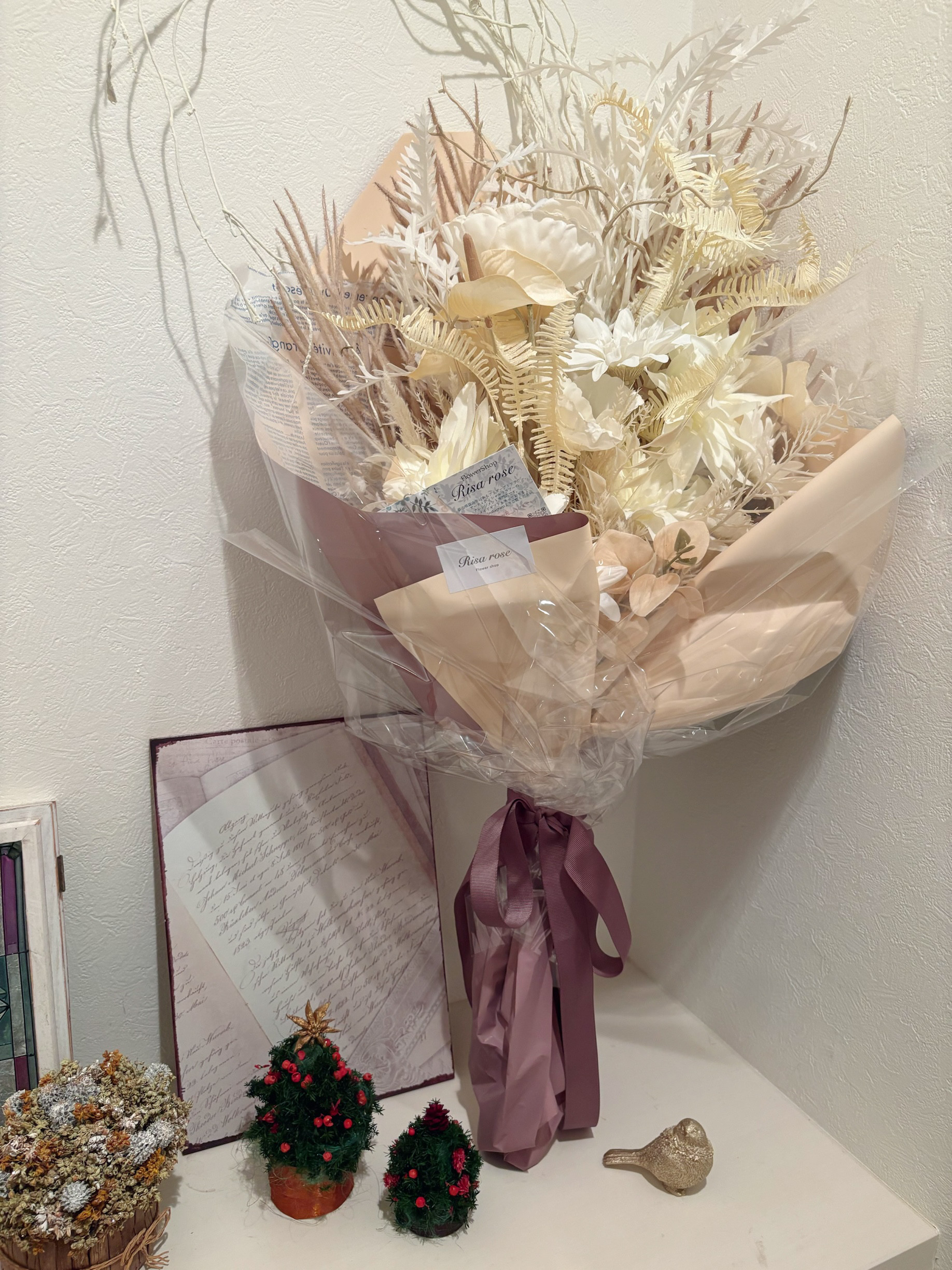 ひとめぼれ新作2026　ダリアとローリングツイッグのホワイトブーケ　花束　新築祝い　ウェディング　前撮り　結婚式　記念日