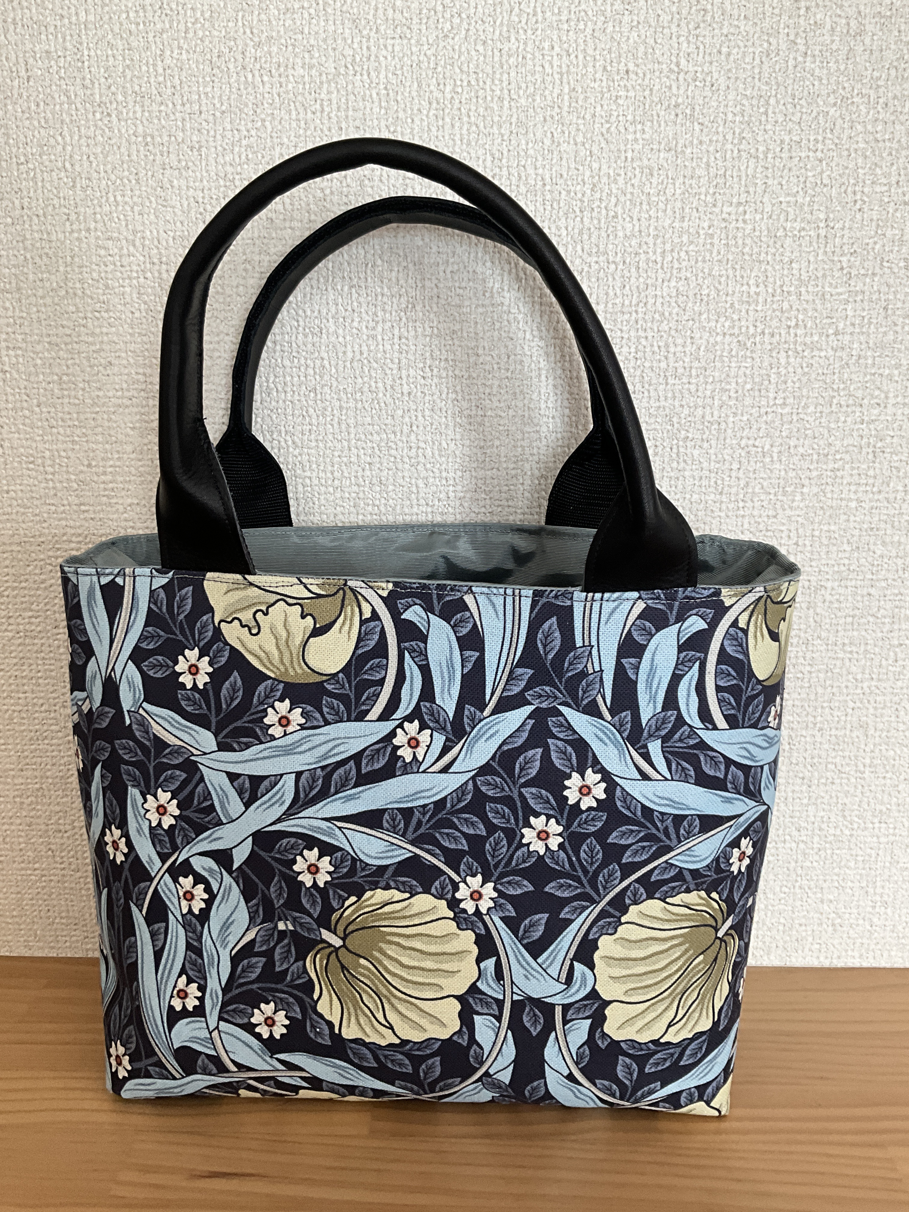 ウイリアムモリス ピンパネル　ファスナー仕切り付きトートバッグ