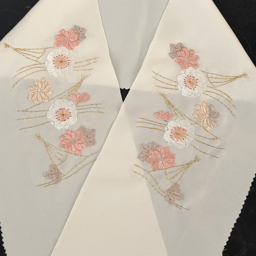 桜の半衿 NO.1☆オフホワイト☆正絹☆日本刺繍☆振袖・晴着に☆成人式