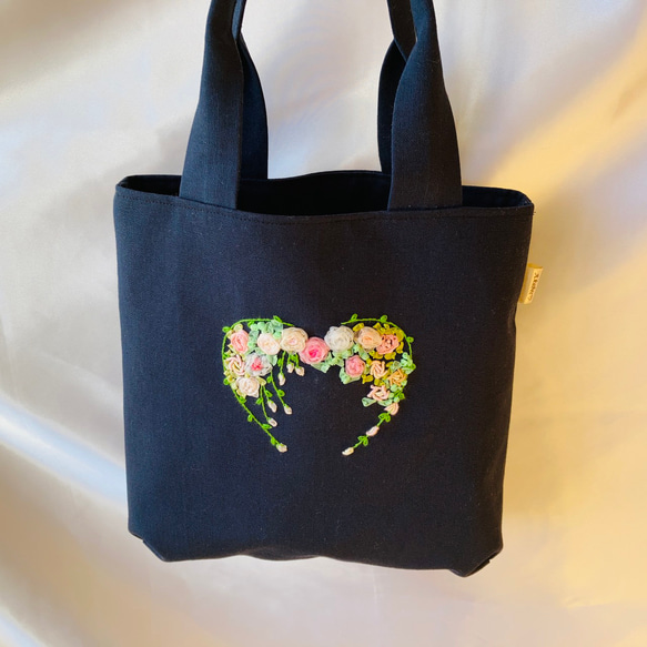 リリィー様 M 刺繍 ハート 紺色のカワイイくぼみつきミニトートバッグ 550mlペットボトルが入る