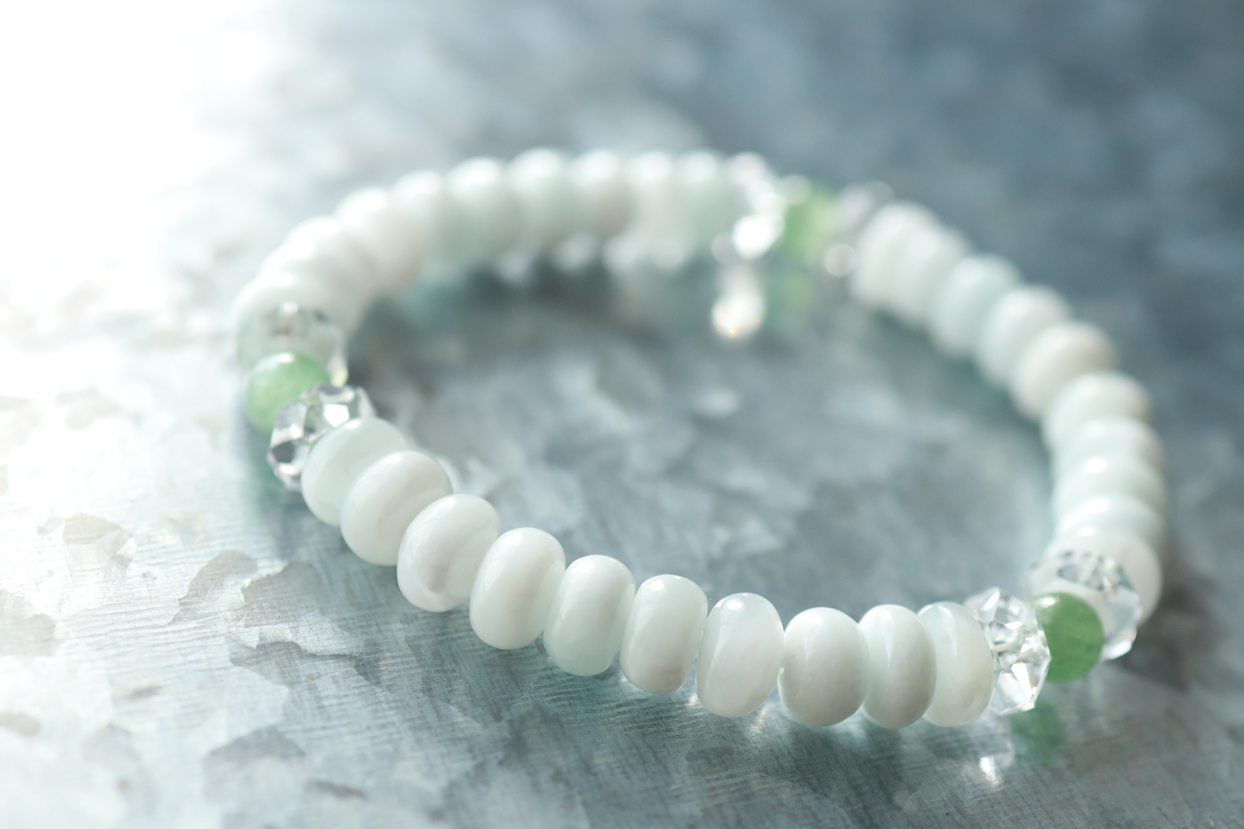 …☆スペシャルプレミアムブレス☆アイスラリマー：タンブル（ボタン）：約8×4ミリ＆ブルーグリーンカイヤナイト☆天然石☆…