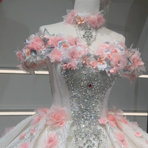 可愛いピンクお花つき ウェディングドレス 贅沢な刺繍レース フランス