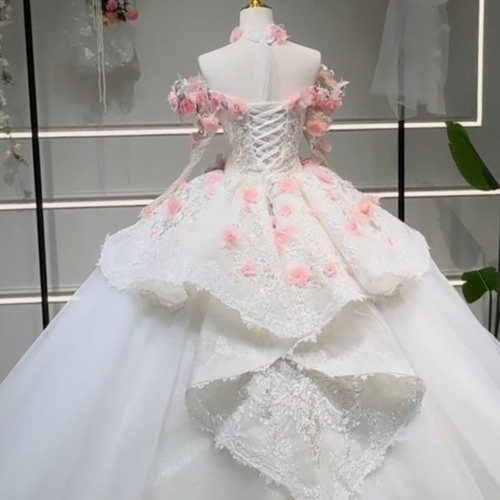 可愛いピンクお花つき ウェディングドレス 贅沢な刺繍レース フランス