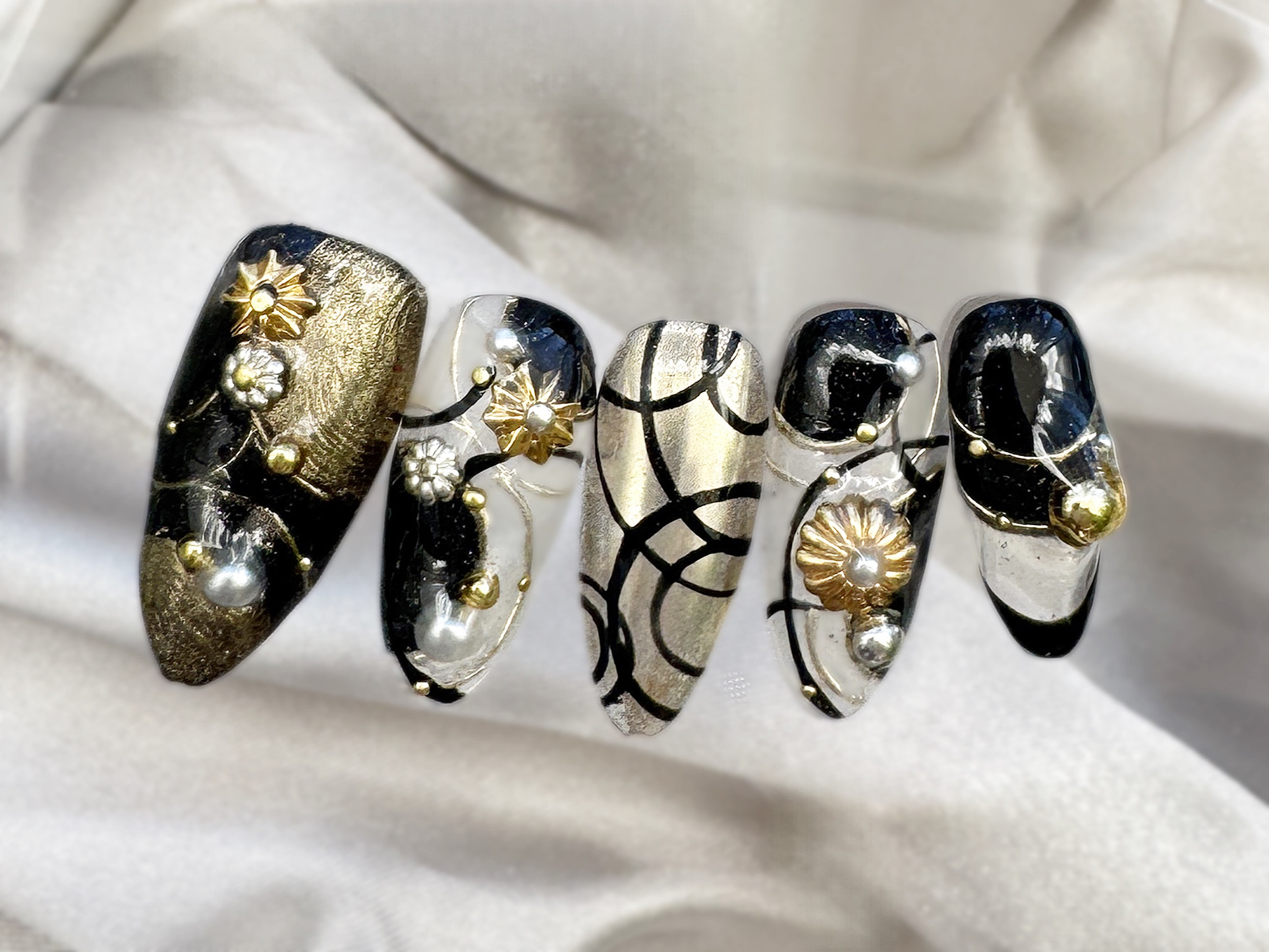 漆黒×金箔×立体フラワー｜モダン和装ネイルチップ｜成人式・前撮り・振袖