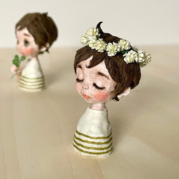 和紙人形『シロツメクサの花冠と四つ葉のクローバー』小さな幸運を運ぶミニドール(胸像)セット 5枚目の画像