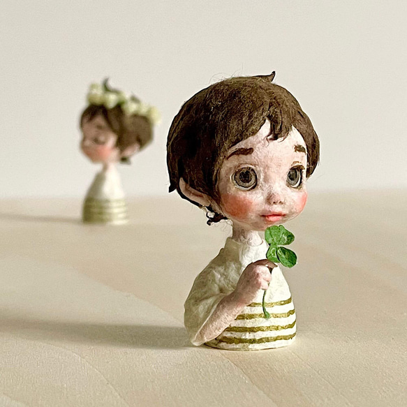 和紙人形『シロツメクサの花冠と四つ葉のクローバー』小さな幸運を運ぶミニドール(胸像)セット 4枚目の画像