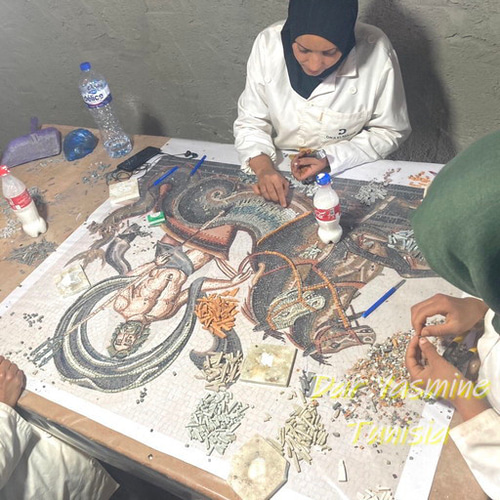 モザイクタイル　チュニジアの伝統工芸　馬　約18cm モザイクタイル＊チュニジア伝統工芸 躍動感の溢れる馬の姿 馬02