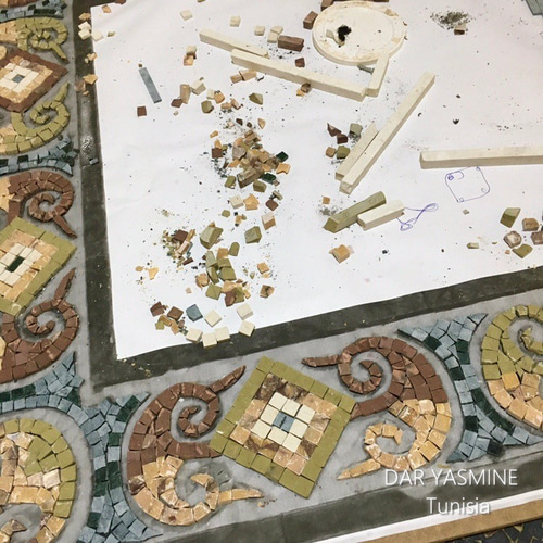 モザイクタイル＊チュニジア伝統工芸 躍動感の溢れる馬の姿 馬02